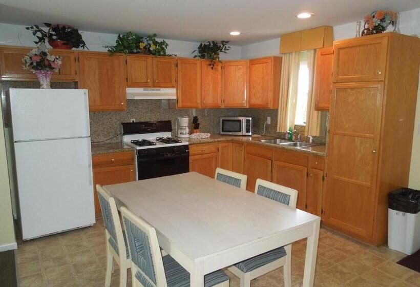 Townhouses & Captain S Quarters