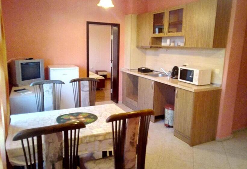 فندق семеен хотел бостън