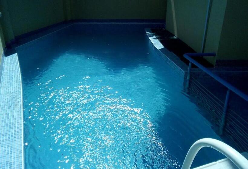 فندق семеен хотел бостън