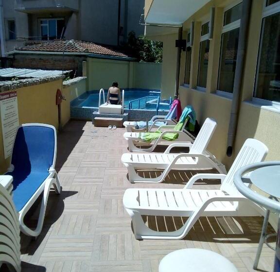 فندق семеен хотел бостън