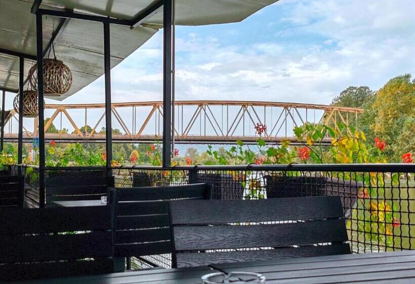 هتل Cruiser Restoran