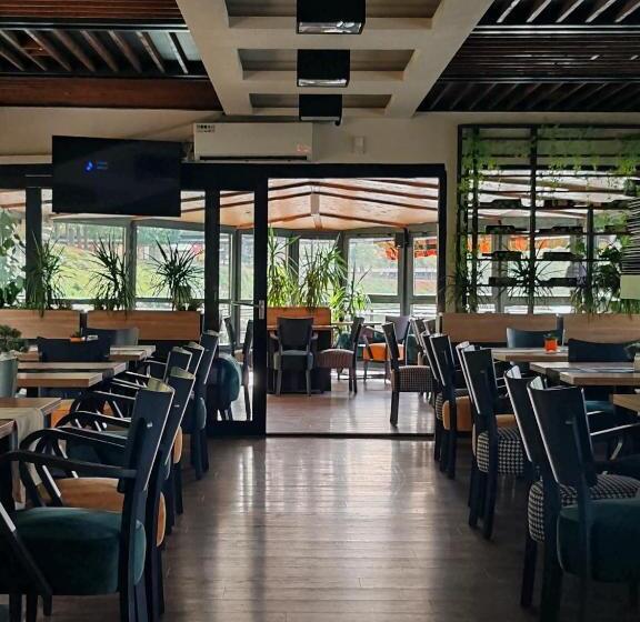 هتل Cruiser Restoran