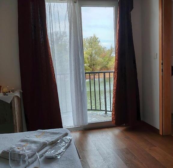 هتل Cruiser Restoran