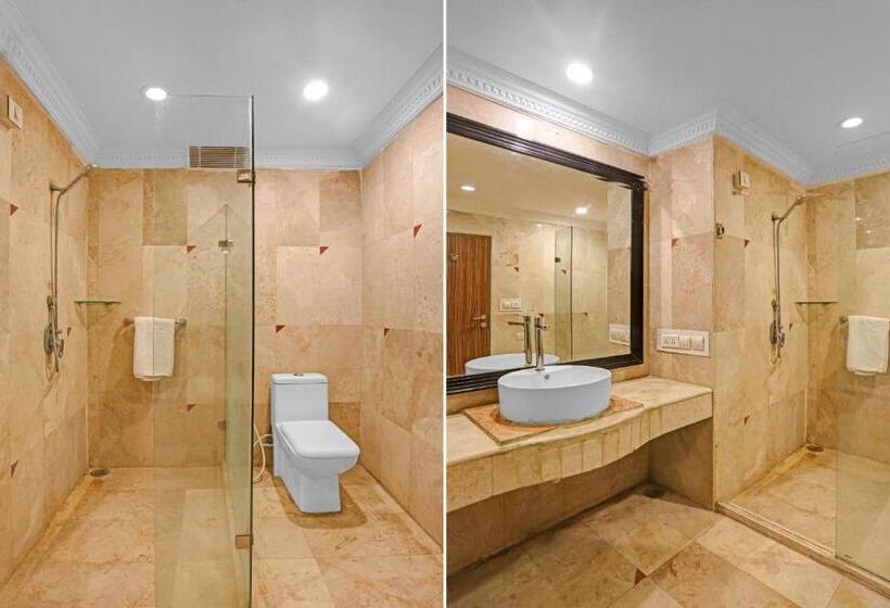 Townhouse Royal Palms Hotel   Daisy