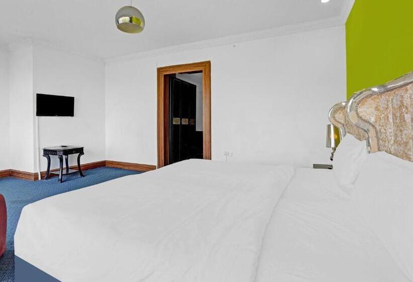 Townhouse Royal Palms Hotel   Daisy