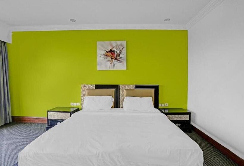 Townhouse Royal Palms Hotel   Daisy