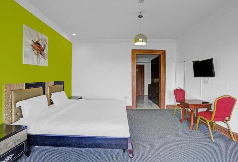 Townhouse Royal Palms Hotel   Daisy