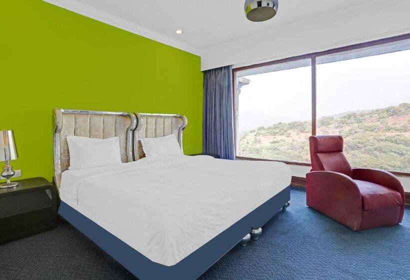 Townhouse Royal Palms Hotel   Daisy