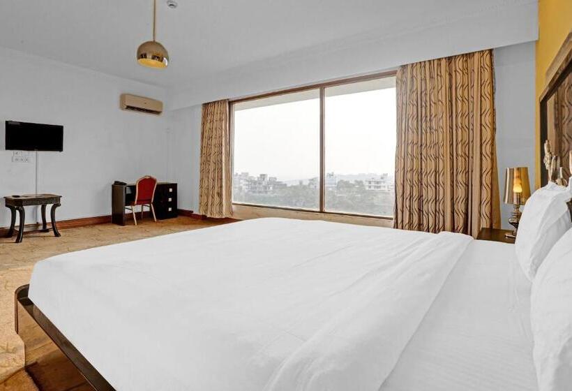 Townhouse Royal Palms Hotel   Daisy