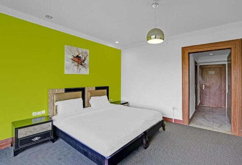 Townhouse Royal Palms Hotel   Daisy