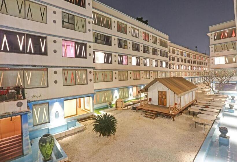 Townhouse Royal Palms Hotel   Daisy