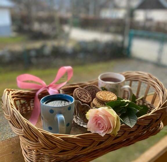 Pension (Hôtel basse catégorie) садиба сонячна