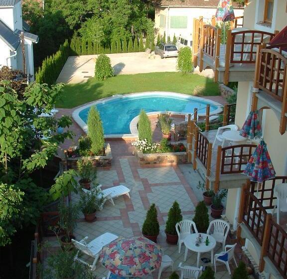 ペンション Castle House