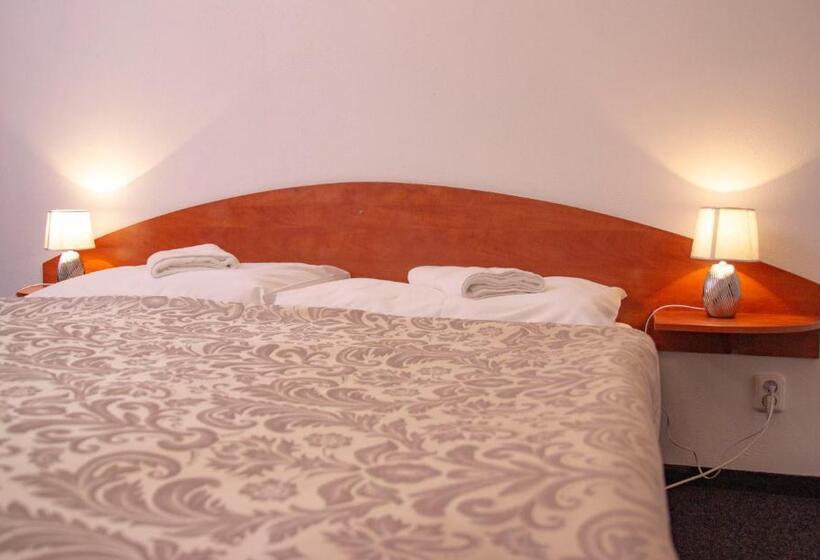 膳宿费 Penzion Axa