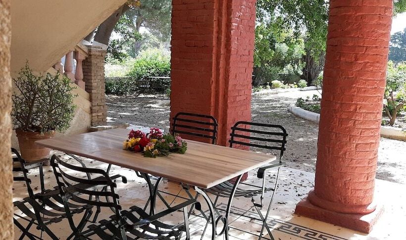 هتل Archontiko Angelou