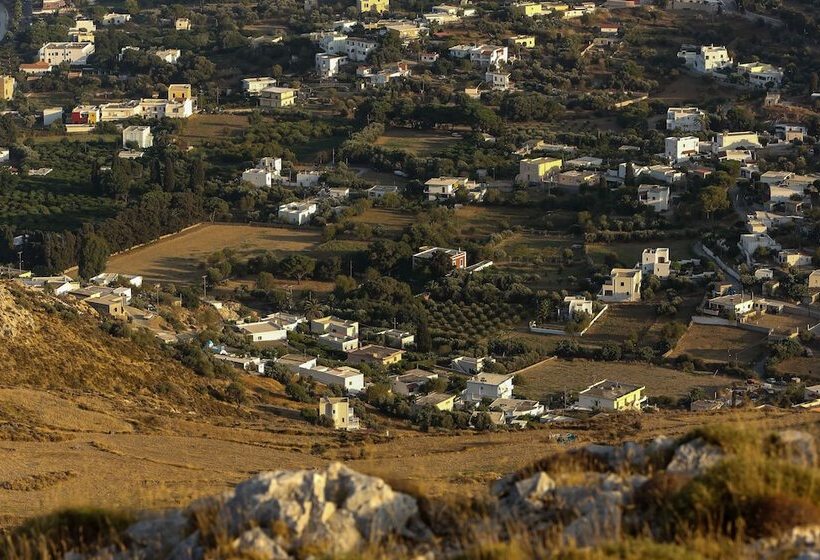 هتل Archontiko Angelou