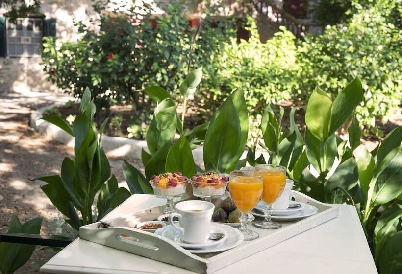 هتل Archontiko Angelou