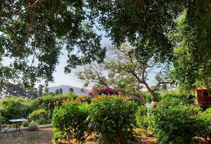 هتل Archontiko Angelou