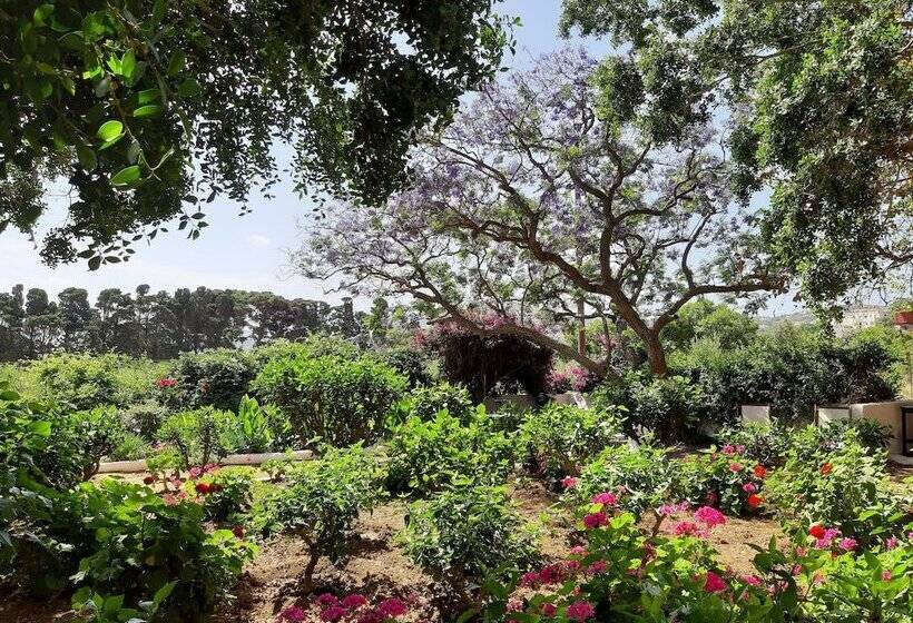 هتل Archontiko Angelou