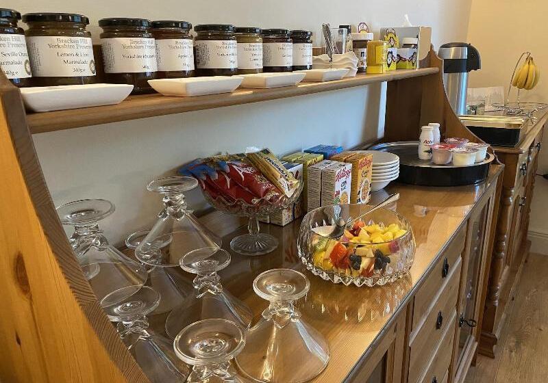 Отель Ashbourne House