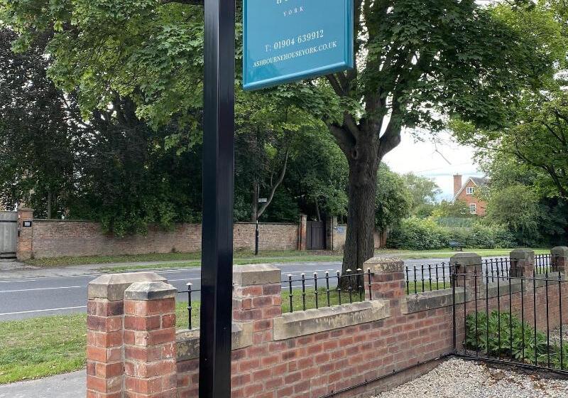 Отель Ashbourne House