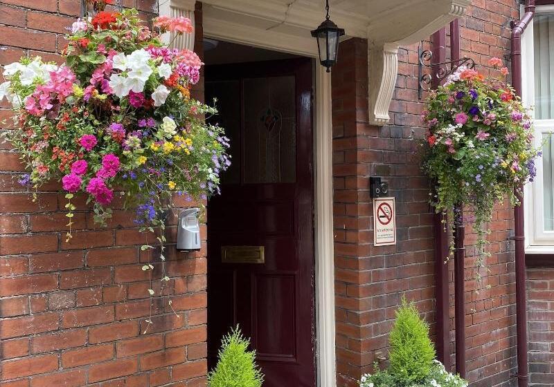 Отель Ashbourne House