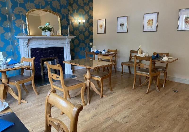 Отель Ashbourne House