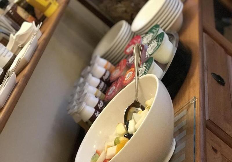 Отель Ashbourne House