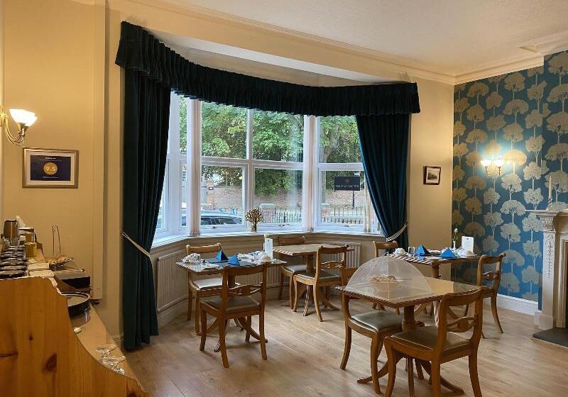 Отель Ashbourne House