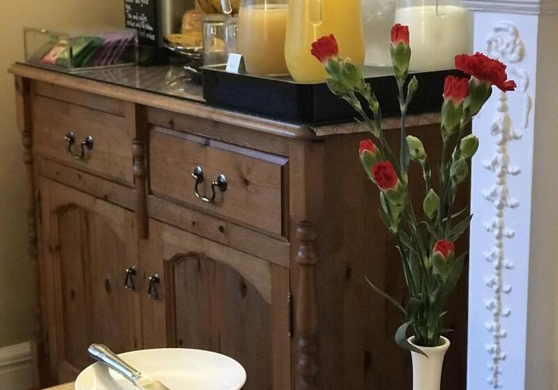 Отель Ashbourne House