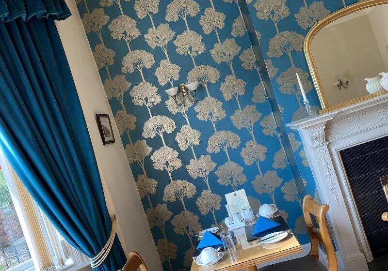 Отель Ashbourne House