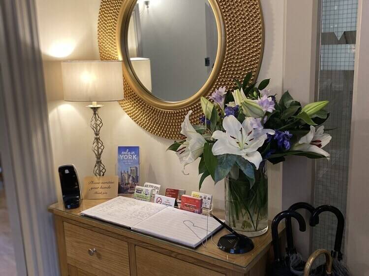 Отель Ashbourne House