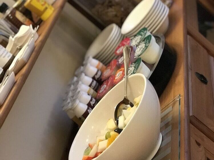 Отель Ashbourne House