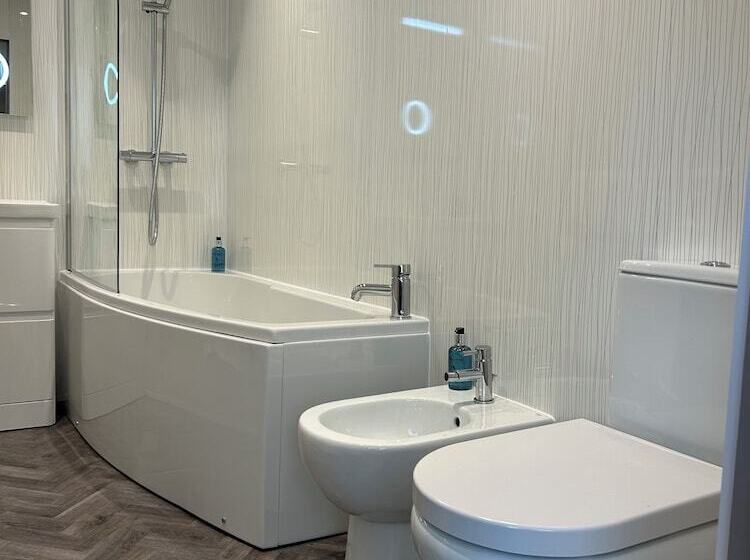 Отель Ashbourne House