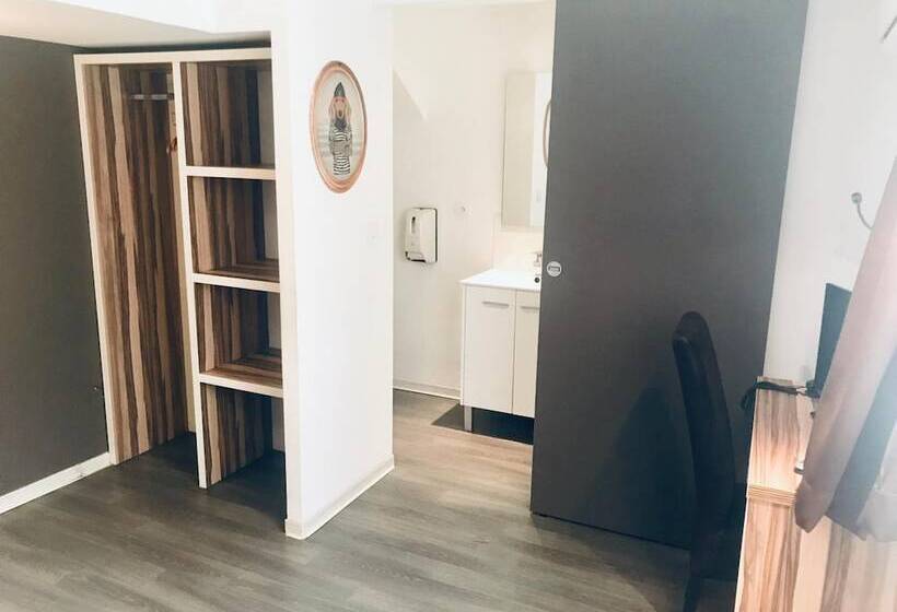 Отель Au Valery