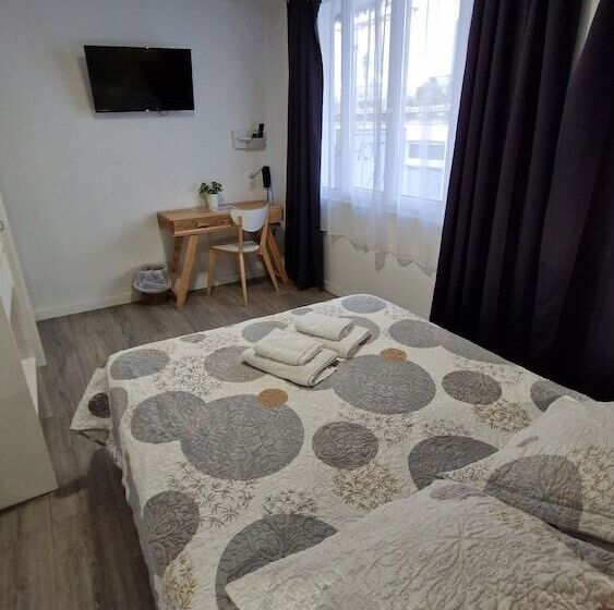 Отель Au Valery