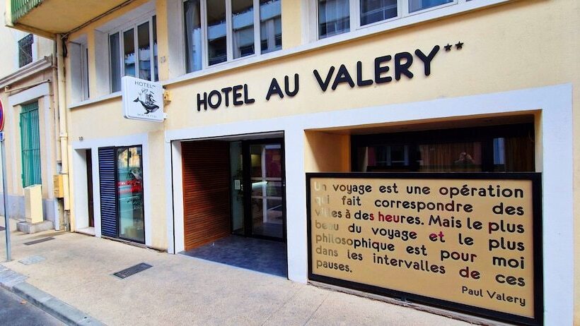 Отель Au Valery