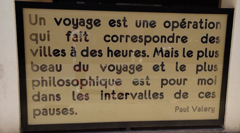 Отель Au Valery