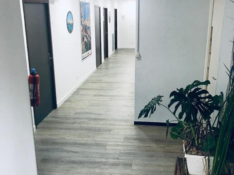 Отель Au Valery