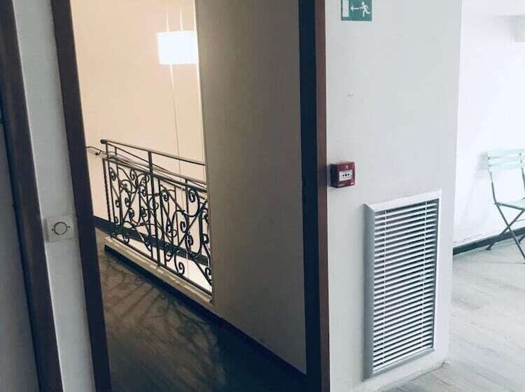 Отель Au Valery