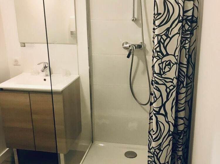 Отель Au Valery