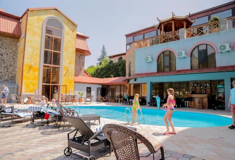 هتل Borjomi Palace Health & Spa Center