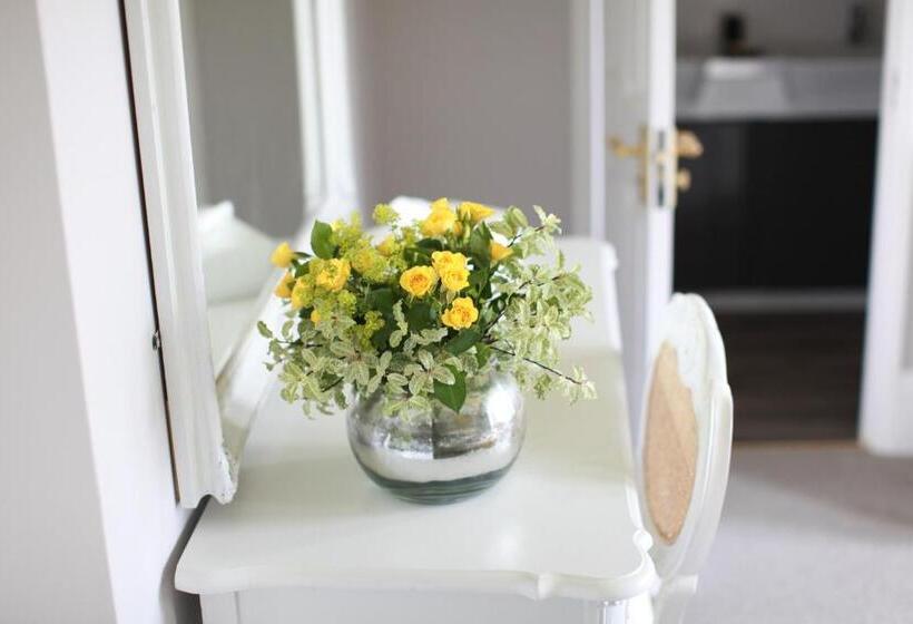 Отель Brindleys