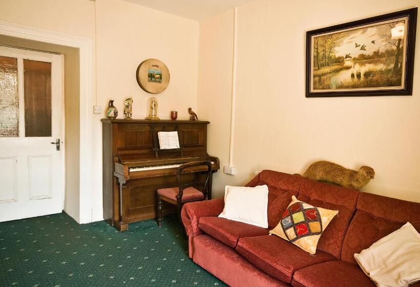 בית מלון כפרי Castlehouse B&b