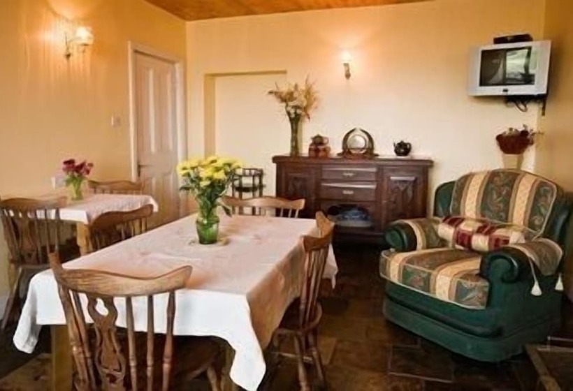 בית מלון כפרי Castlehouse B&b