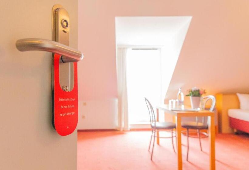 Отель Centro Furth Nurnberg