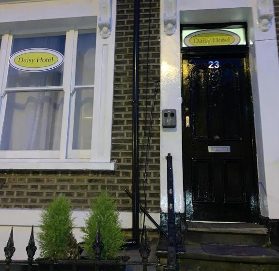 Отель Daisy