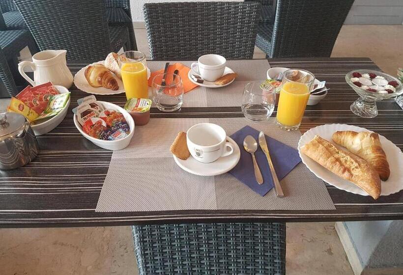 فندق De La Poste