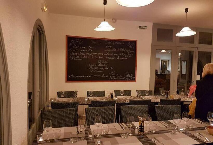 فندق De La Poste