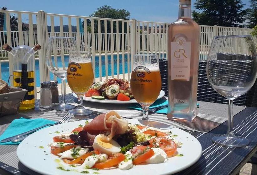 فندق De La Poste